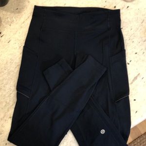 LuLulemon Women’s 7/8 Speed up tight pants Size 6. Excellent condition. Navy